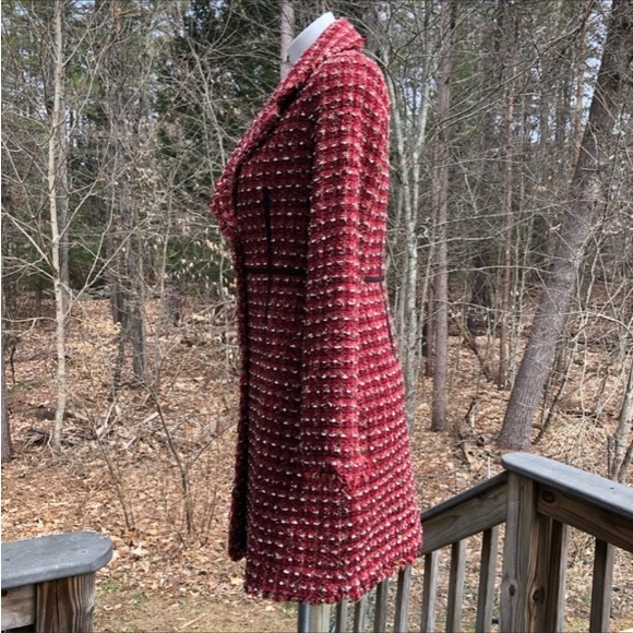 Red lined and shaped long bouclé coat size 6 - Picture 5 of 9